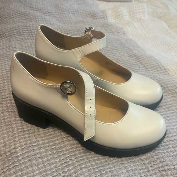Size 6 UO Mary Janes - Picture 1 of 4